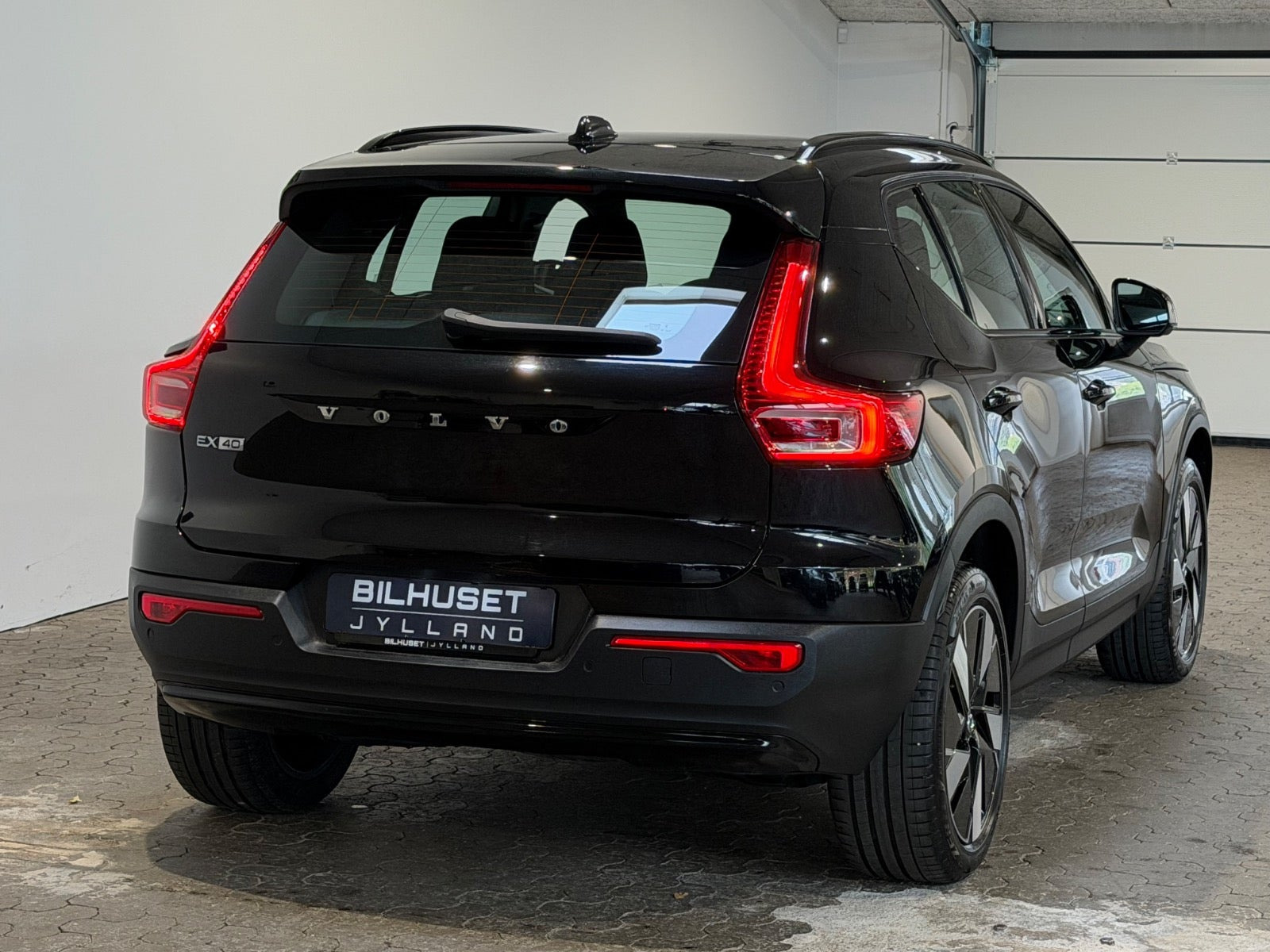 Sort Volvo EX40 fra 2025