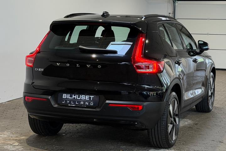 Sort Volvo EX40 fra 2025