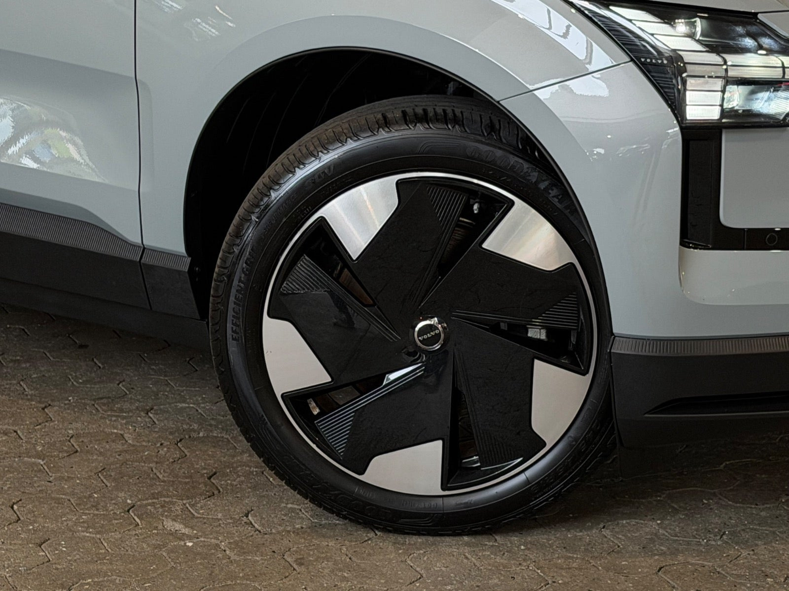 Grå Volvo EX30 fra 2024