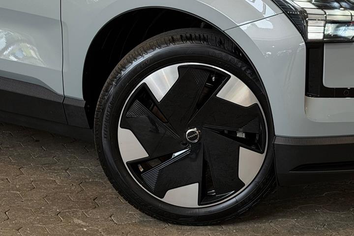 Grå Volvo EX30 fra 2024