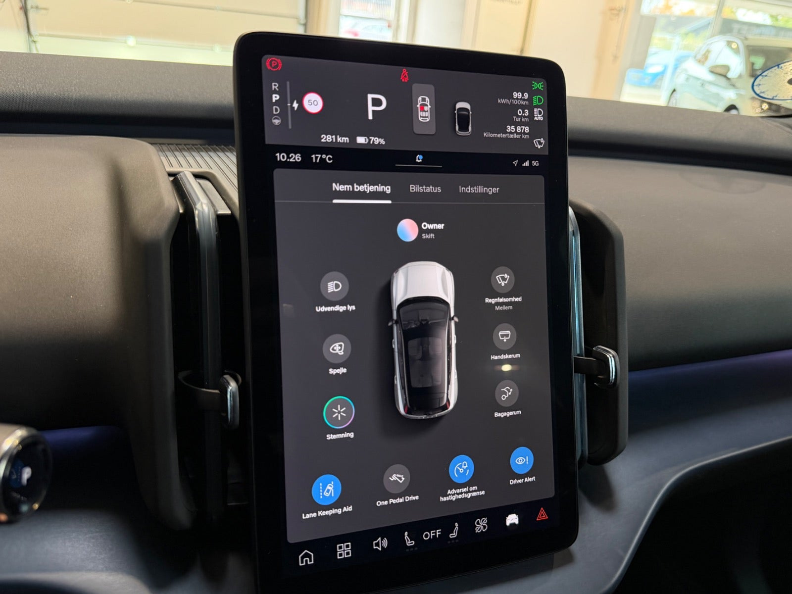 Grå Volvo EX30 fra 2024
