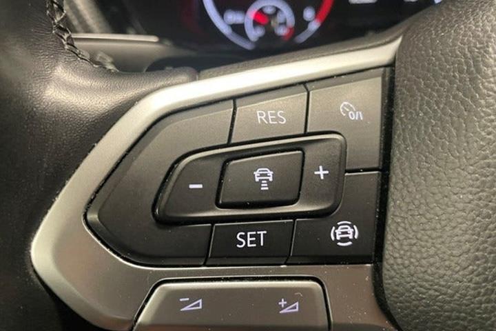 Grå VW T-Cross fra 2019