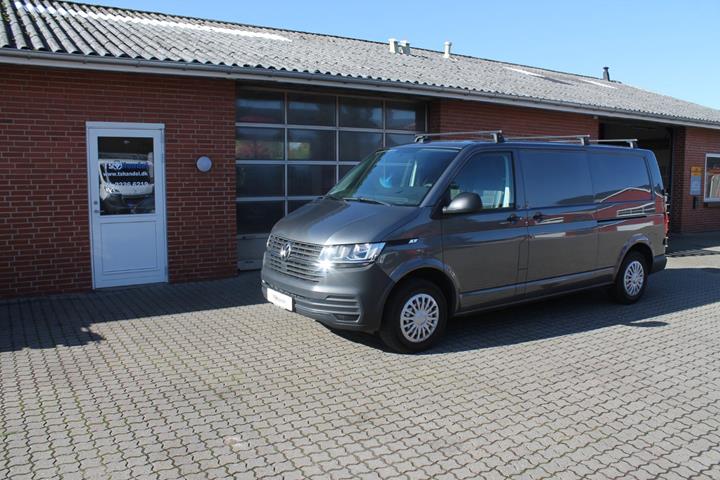 Sort VW Transporter fra 2020