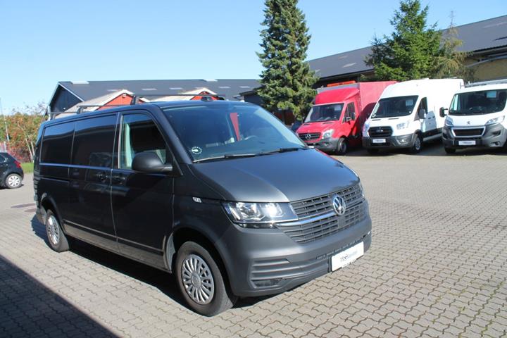Sort VW Transporter fra 2020