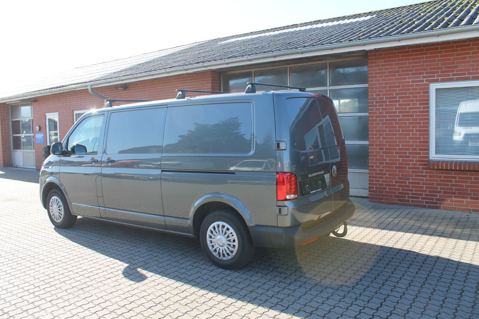 Sort VW Transporter fra 2020