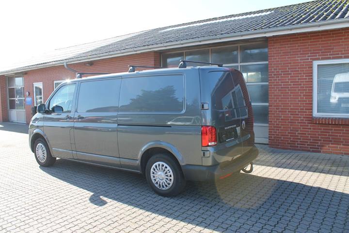 Sort VW Transporter fra 2020