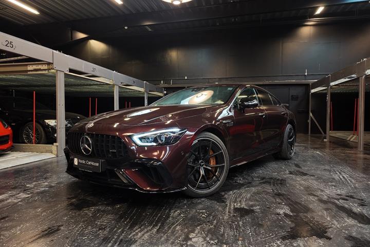 Gul Mercedes AMG GT 63 fra 2023