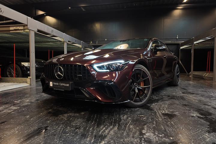 Gul Mercedes AMG GT 63 fra 2023