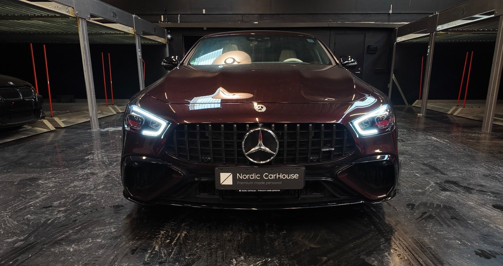 Gul Mercedes AMG GT 63 fra 2023