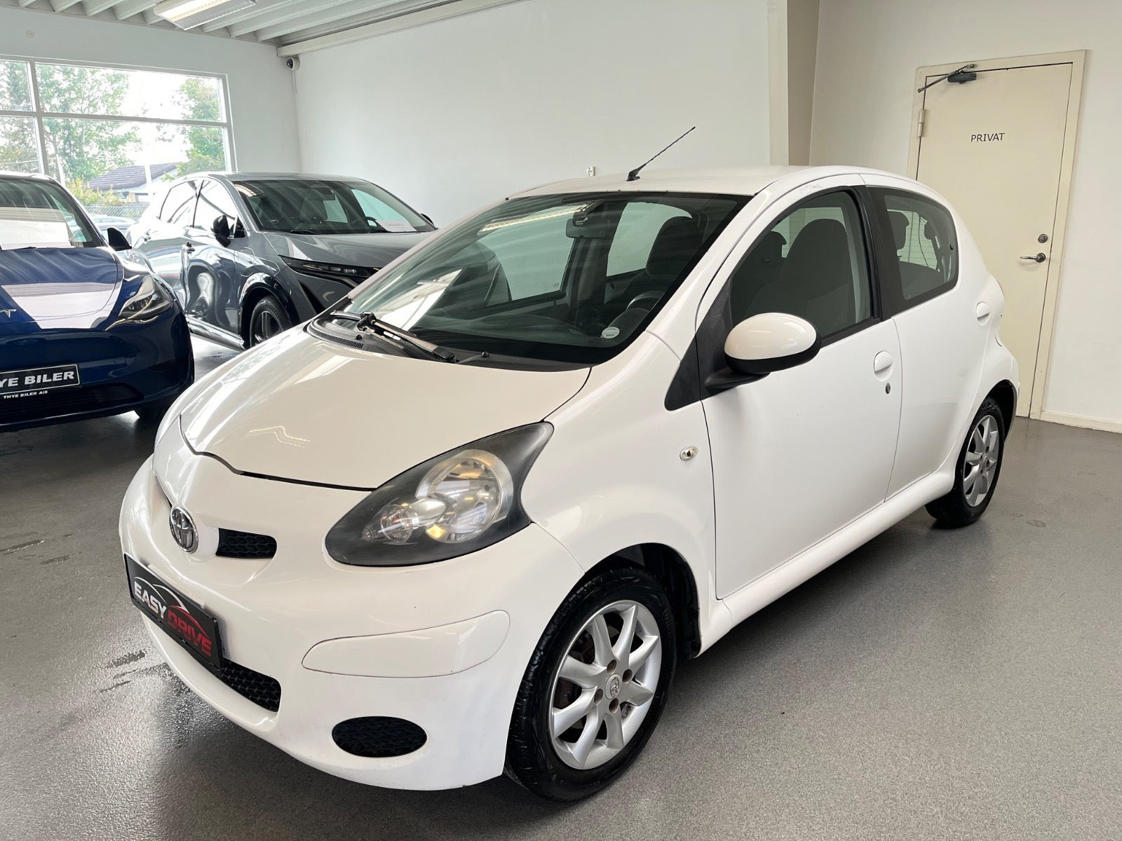 Hvid Toyota Aygo fra 2010