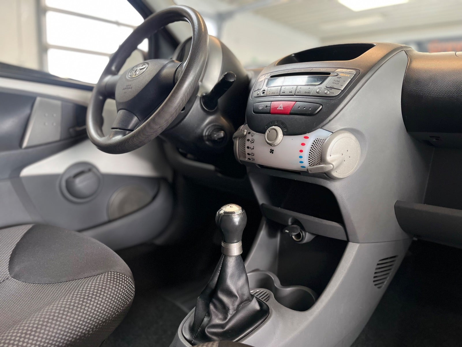 Hvid Toyota Aygo fra 2010