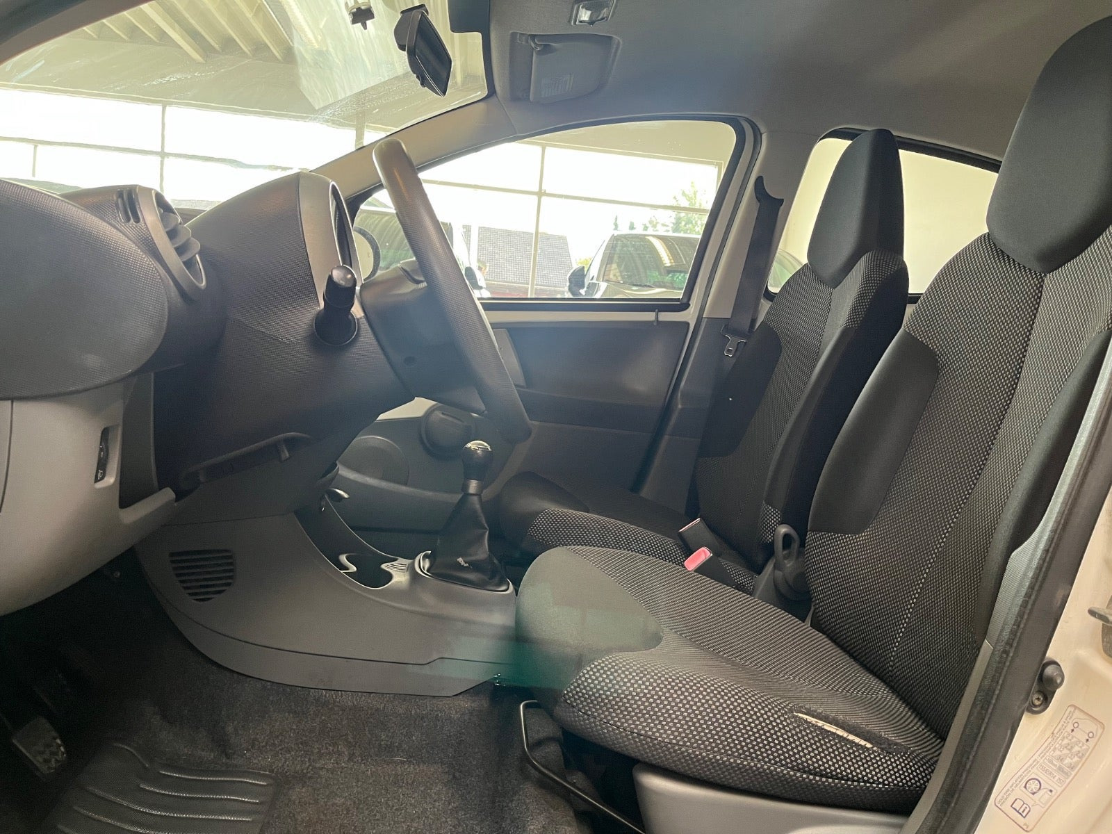 Hvid Toyota Aygo fra 2010