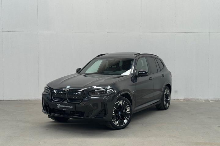 Grå BMW iX3 fra 2022