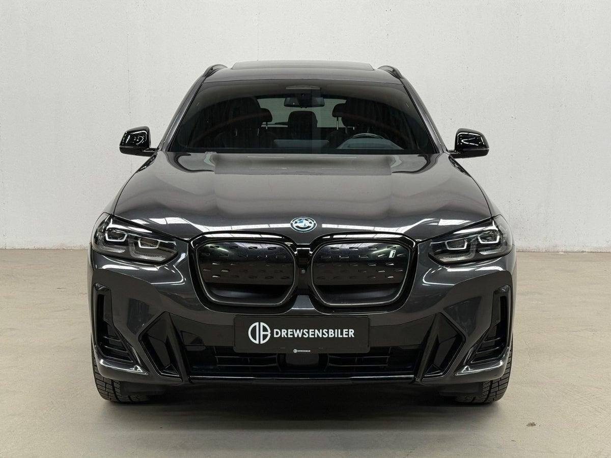 Grå BMW iX3 fra 2022
