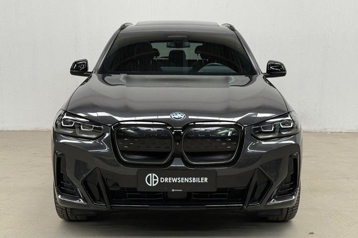 Grå BMW iX3 fra 2022