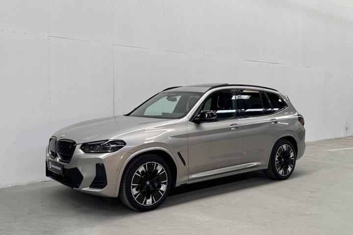 Orange BMW iX3 fra 2022