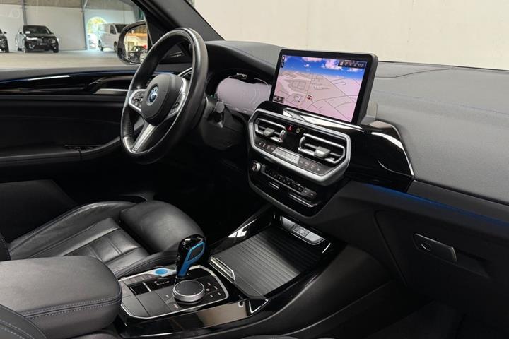 Orange BMW iX3 fra 2022