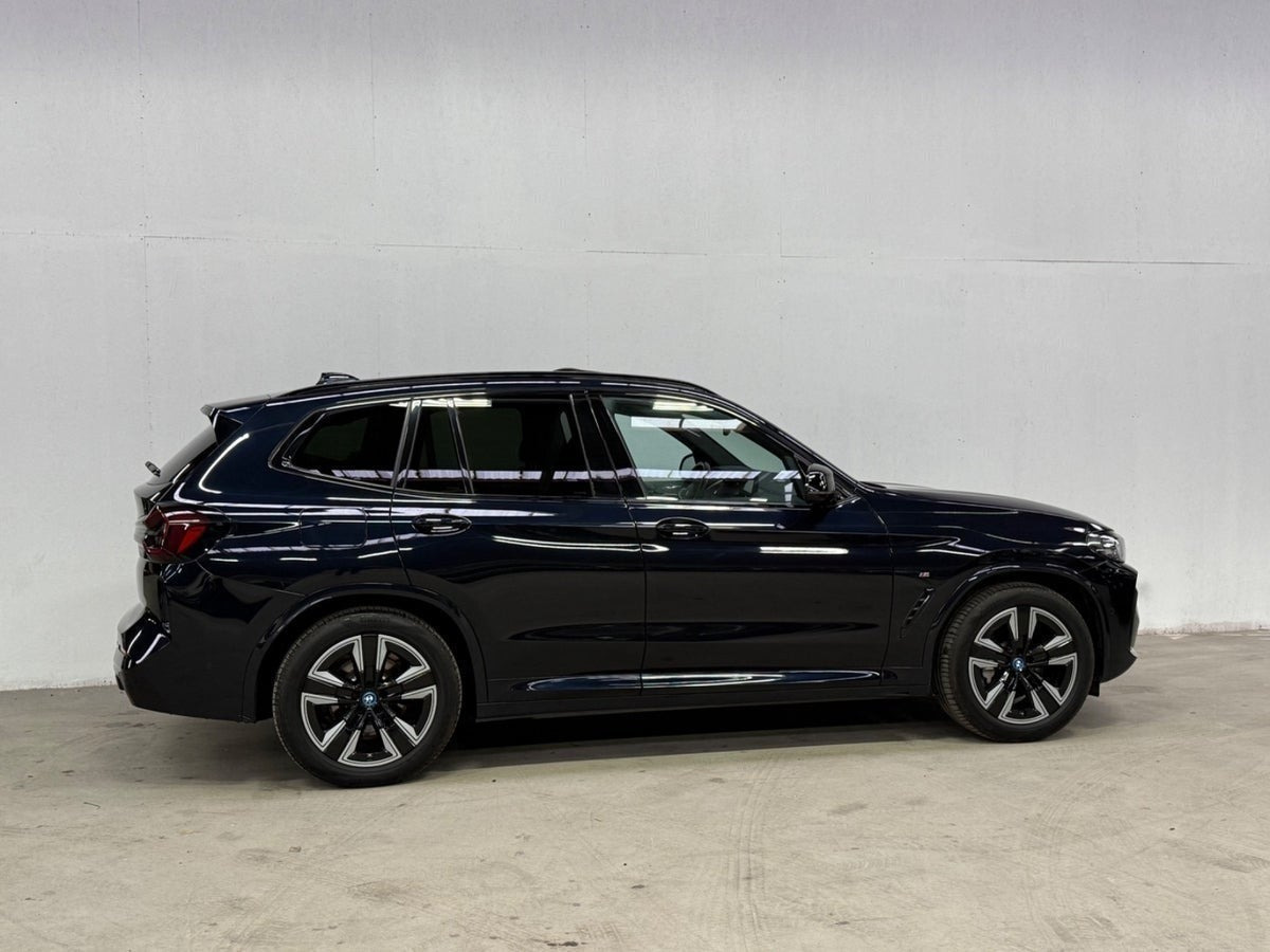 Sort BMW iX3 fra 2022