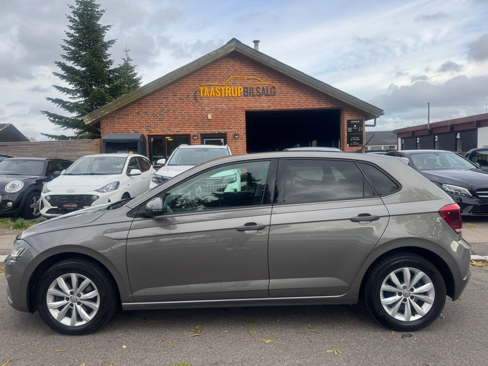 Grå VW Polo fra 2020