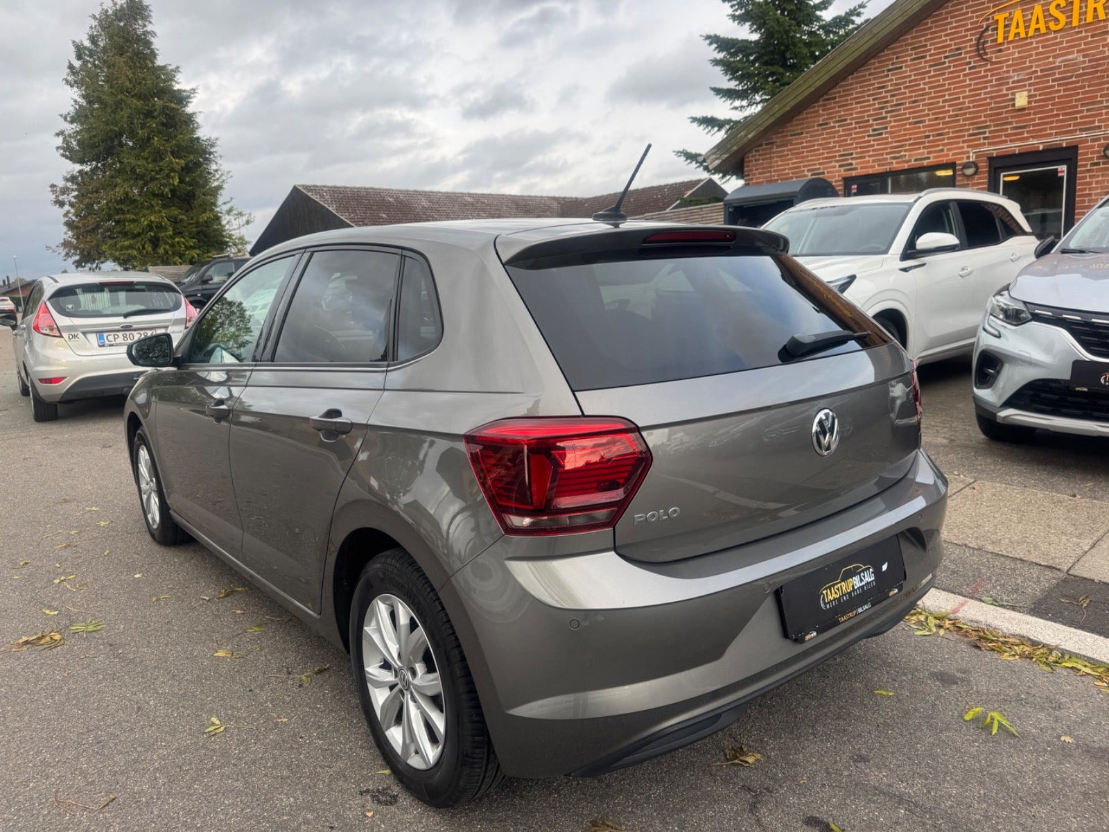 Grå VW Polo fra 2020