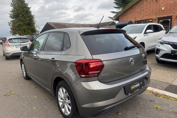 Grå VW Polo fra 2020