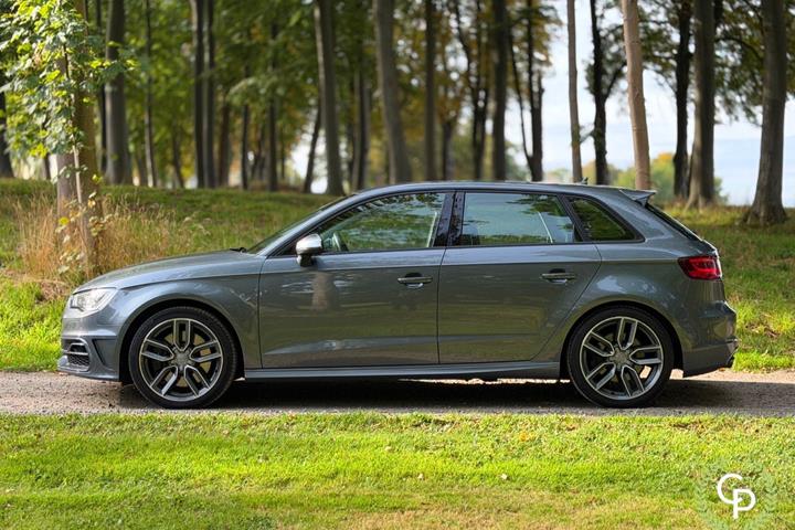 Grå Audi S3 fra 2013