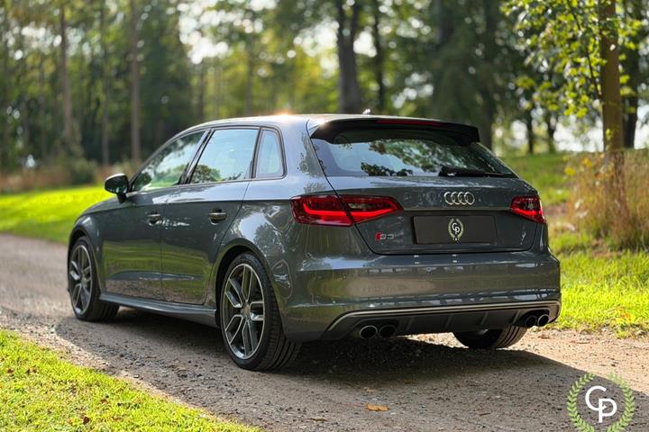 Grå Audi S3 fra 2013