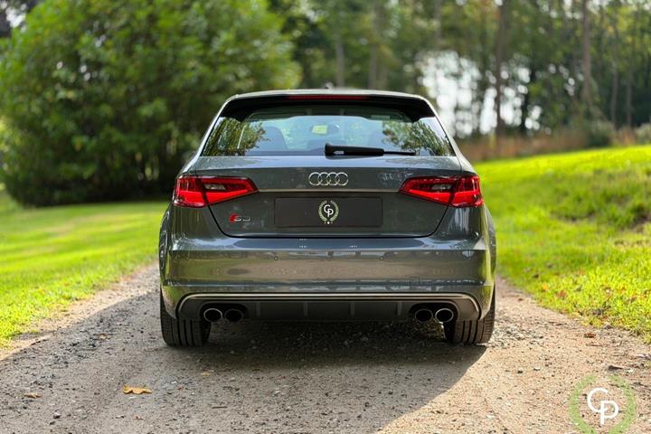 Grå Audi S3 fra 2013
