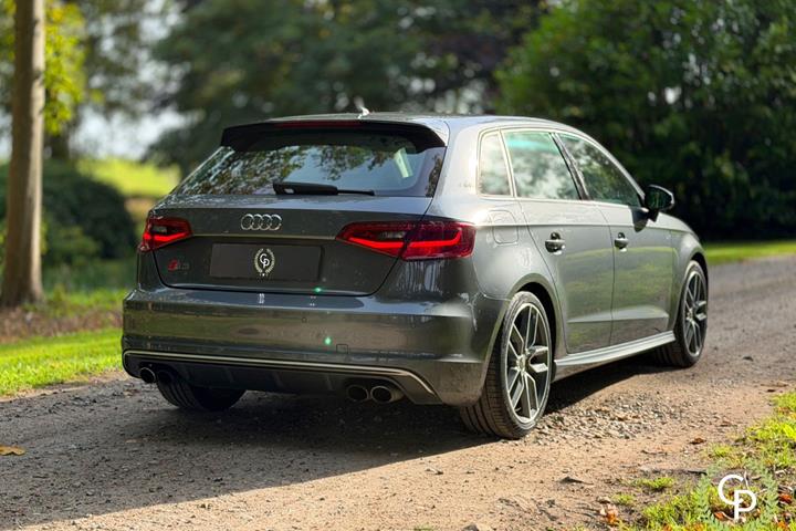 Grå Audi S3 fra 2013