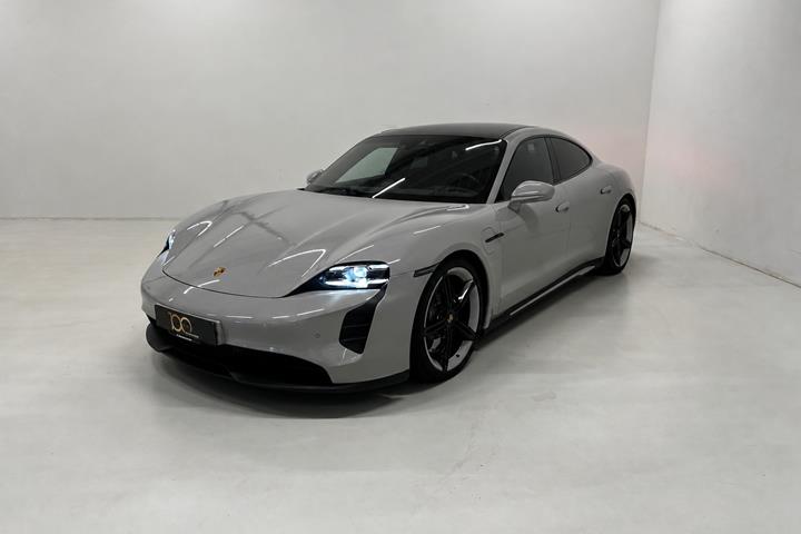 Beige Porsche Taycan 4S fra 2020