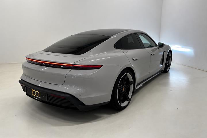 Beige Porsche Taycan 4S fra 2020