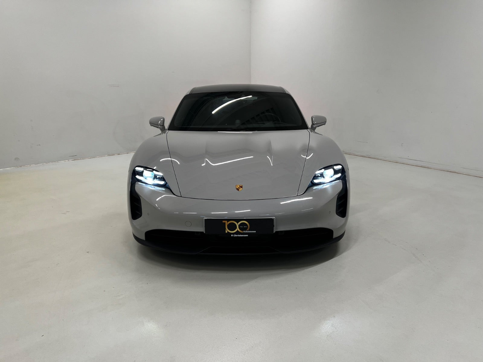 Beige Porsche Taycan 4S fra 2020