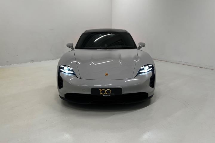 Beige Porsche Taycan 4S fra 2020