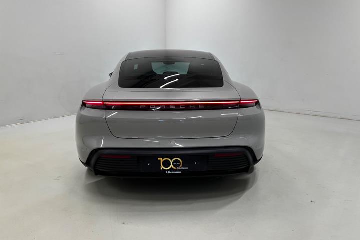 Beige Porsche Taycan 4S fra 2020