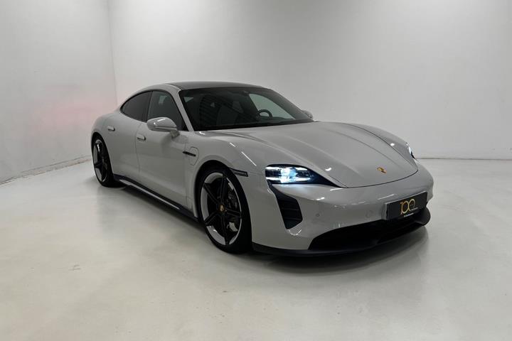Beige Porsche Taycan 4S fra 2020