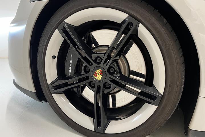 Beige Porsche Taycan 4S fra 2020