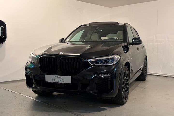 Sort BMW X5 fra 2021 set udefra
