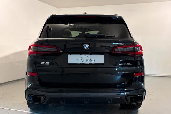 Sort BMW X5 fra 2021