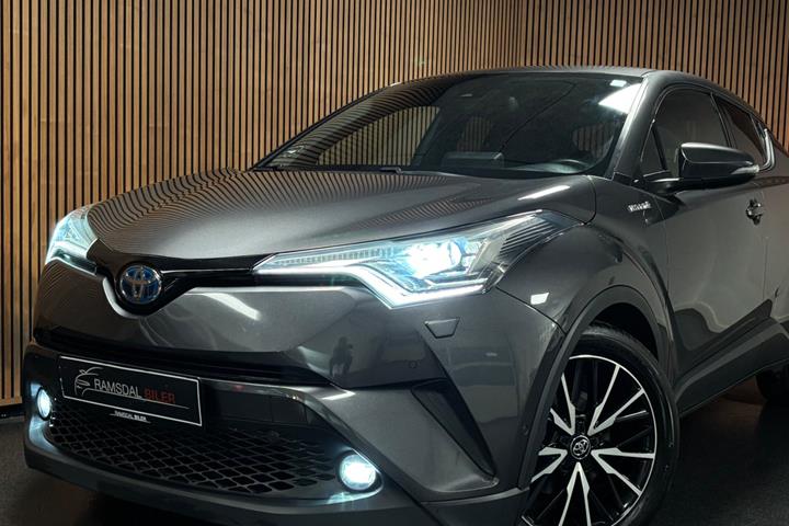 Grå Toyota C-HR fra 2018