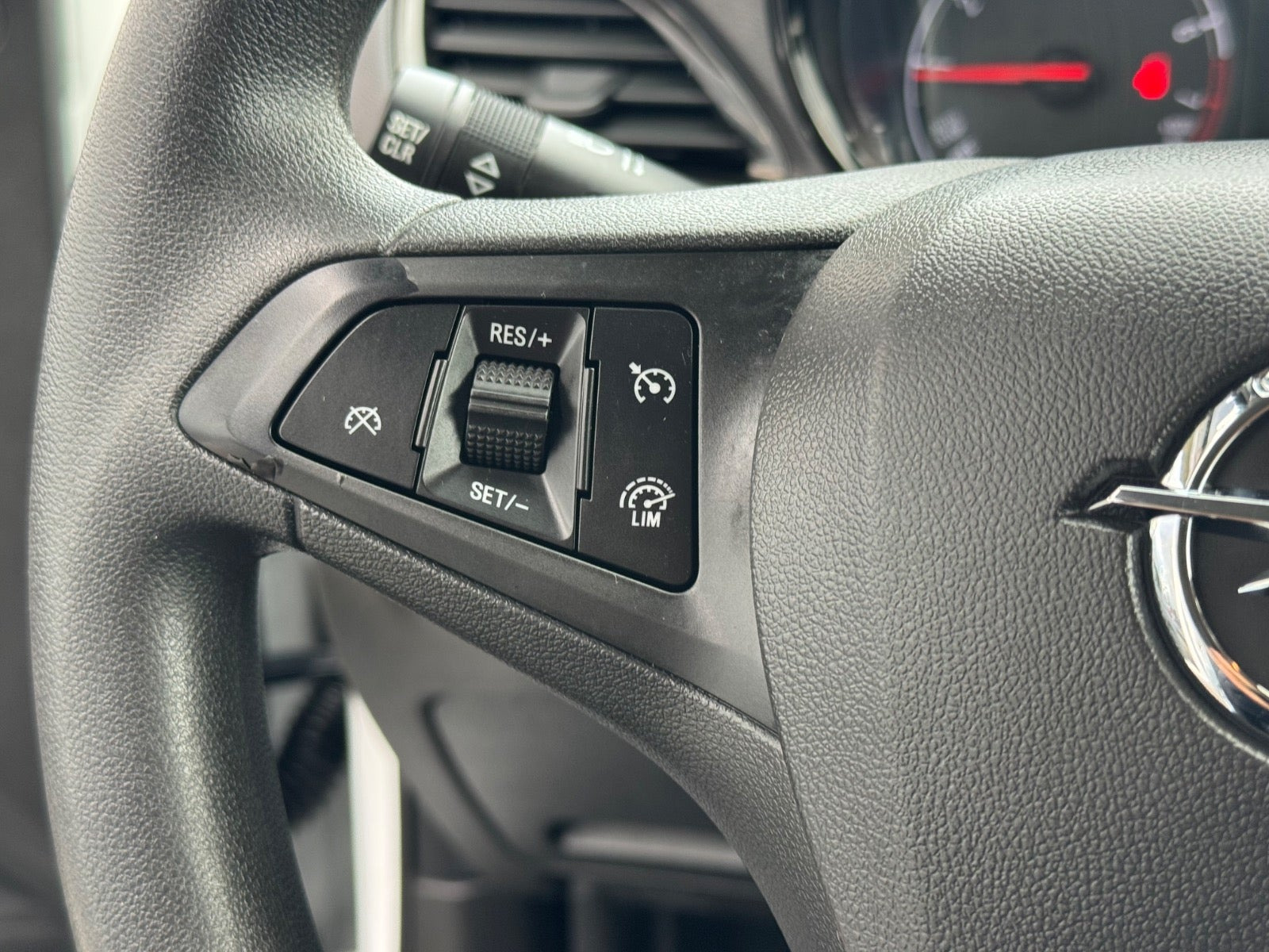 Hvid Opel Karl fra 2017