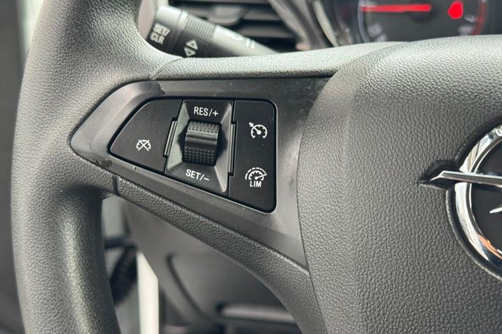 Hvid Opel Karl fra 2017