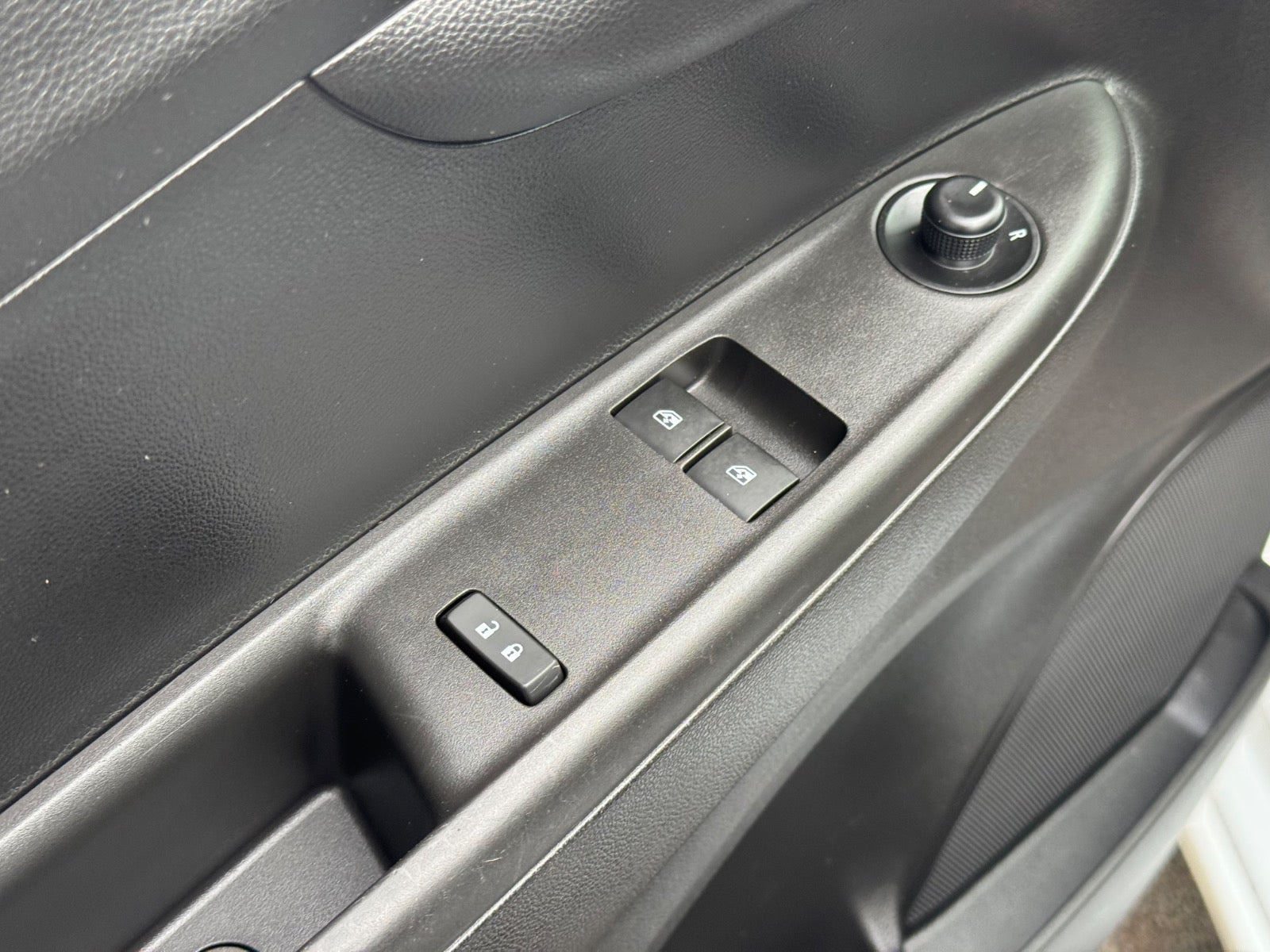 Hvid Opel Karl fra 2017