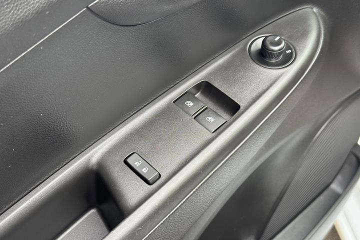 Hvid Opel Karl fra 2017