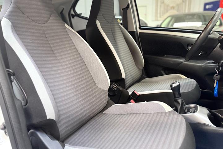 Hvid Toyota Aygo fra 2019