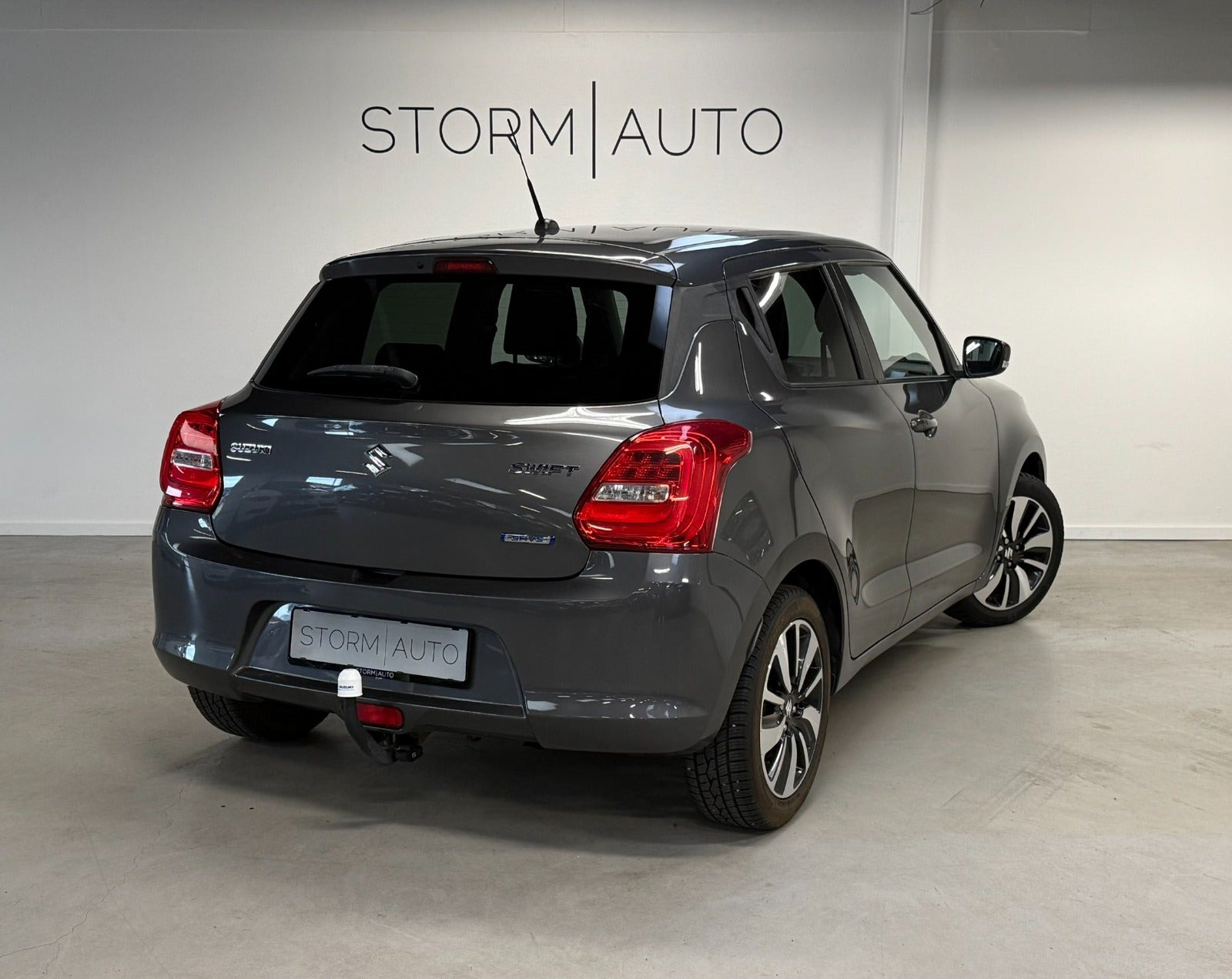Grå Suzuki Swift fra 2017
