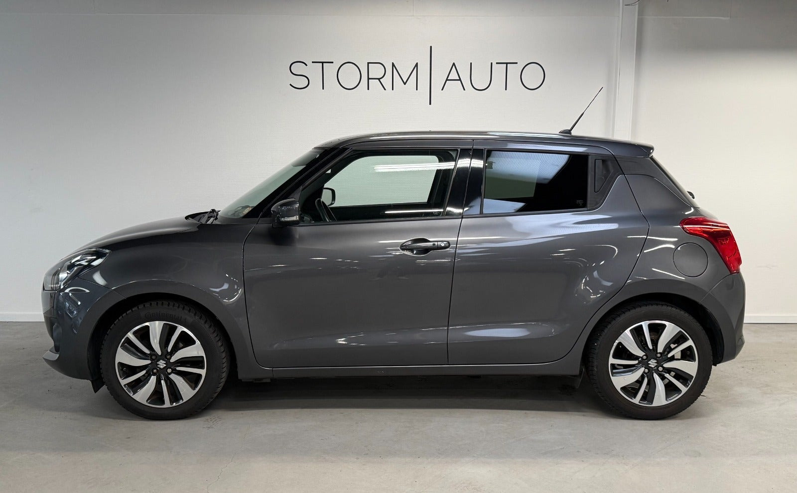 Grå Suzuki Swift fra 2017