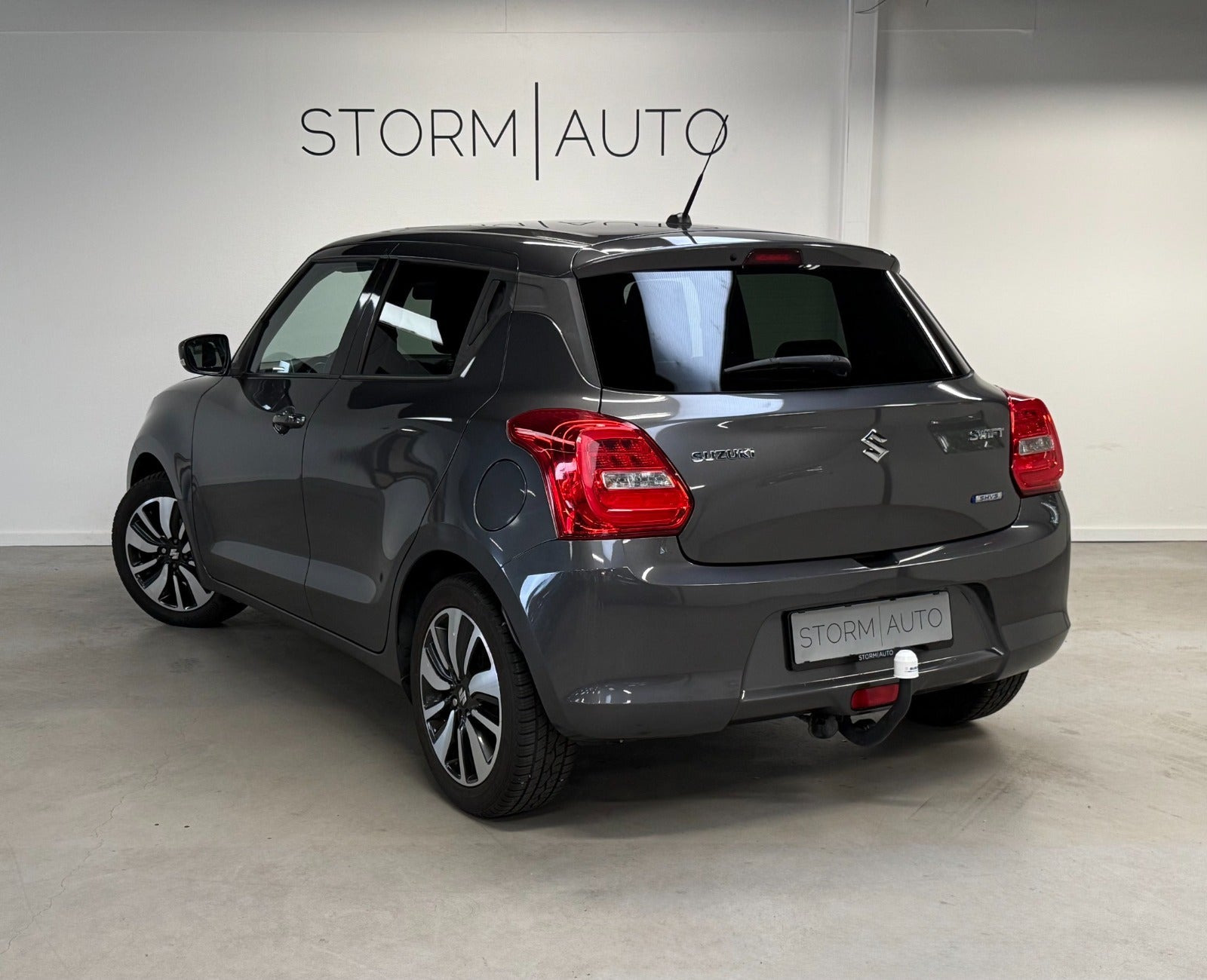 Grå Suzuki Swift fra 2017