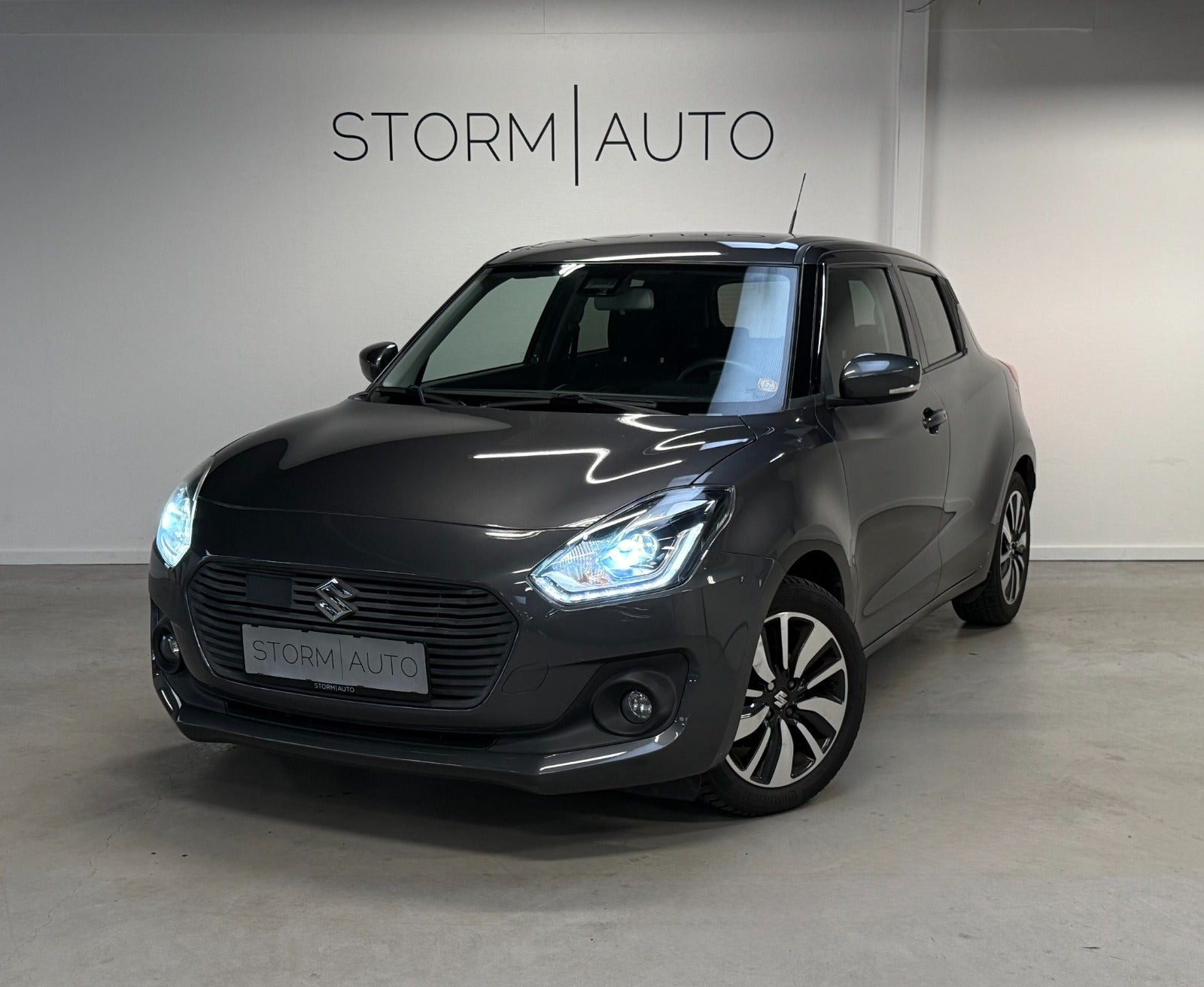 Grå Suzuki Swift fra 2017