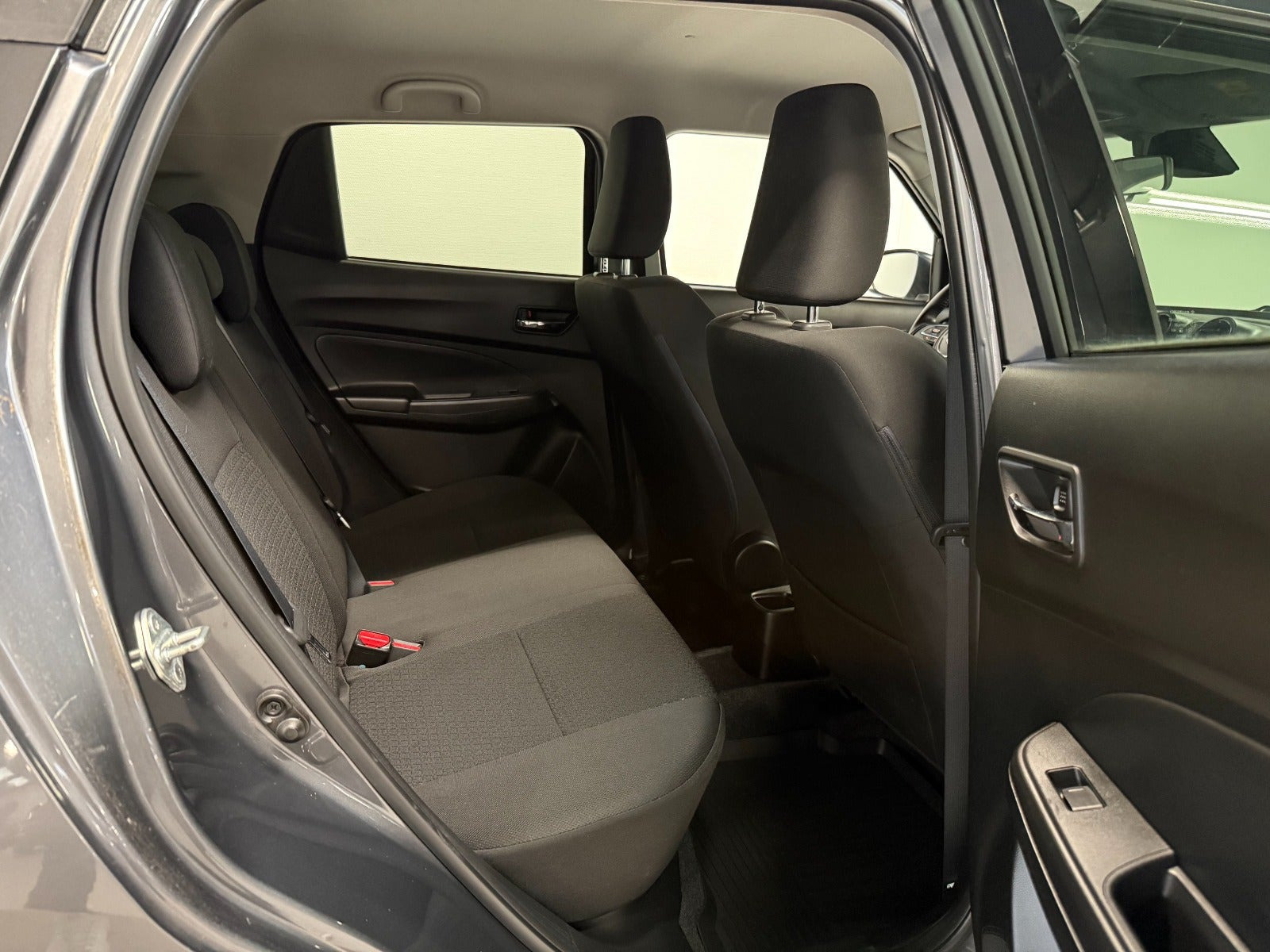 Grå Suzuki Swift fra 2017