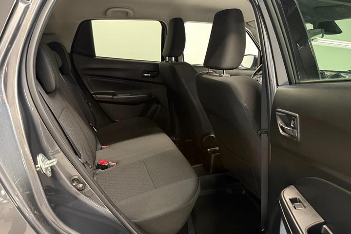 Grå Suzuki Swift fra 2017